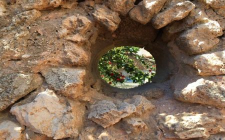 פיסת הסטוריה בגינה בגדרה